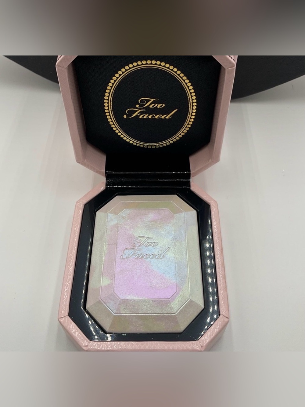Too Faced Diamond Light Multi-Use Highlighter Compact - Picture 8 of 14